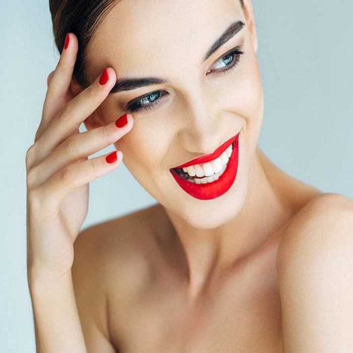 How To Apply Lipstick Without Creasing
