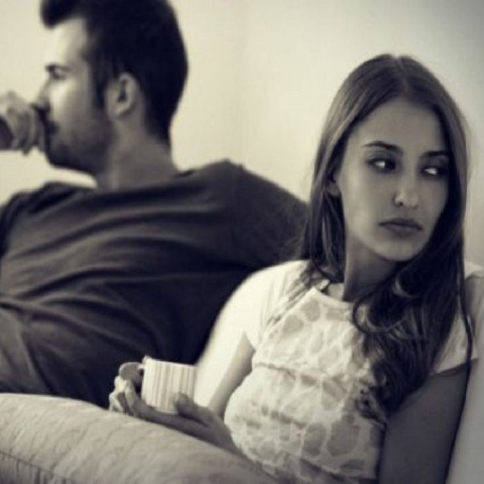 8 Signs Of A Dying Relationship