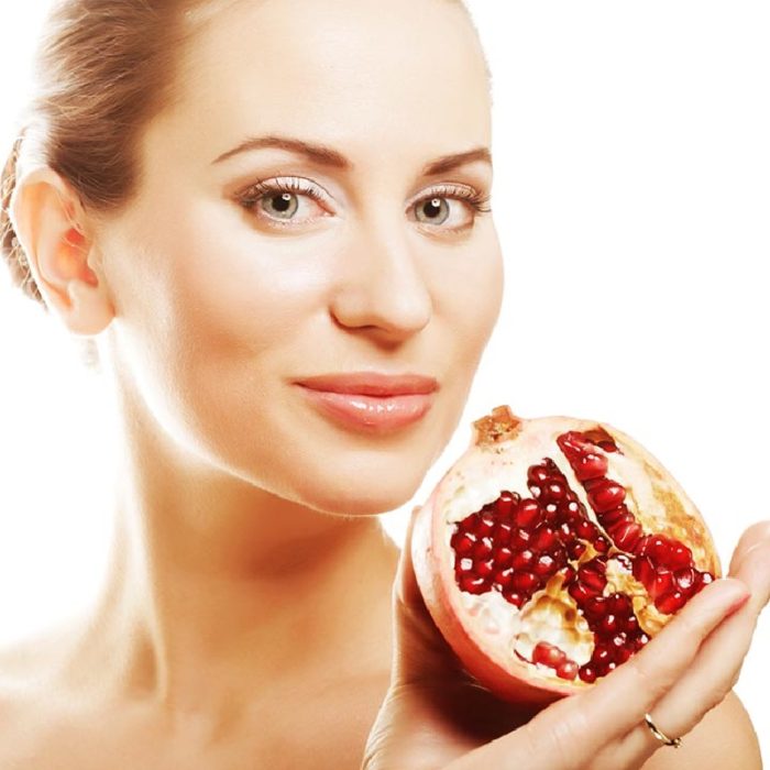 10 Best DIY Pomegranate Face Packs For Glowing Skin