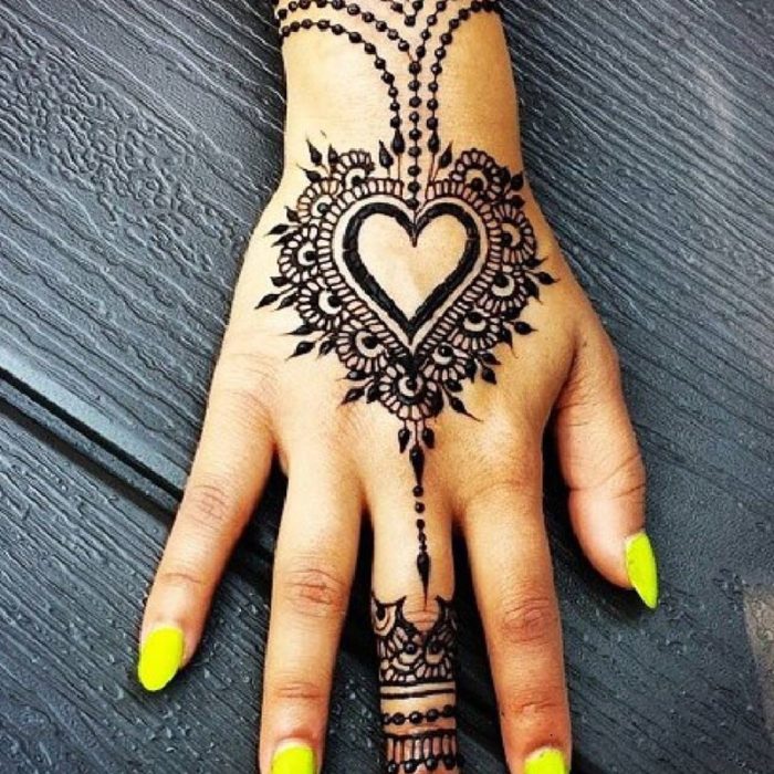 10-Most-Loved-Heart-Henna-Designs