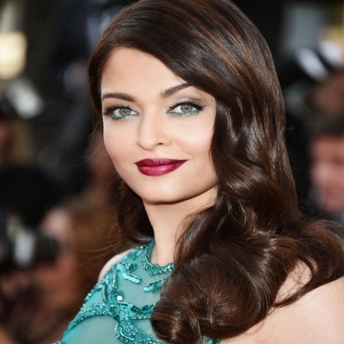 Aishwarya-Rai-Is-The-Most-Beautiful-Woman-–-20-Outfits-That-Prove-This