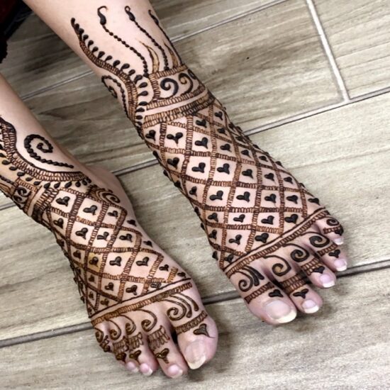 Latest Stunning Mehndi Designs for Feet | Fashion Goalz